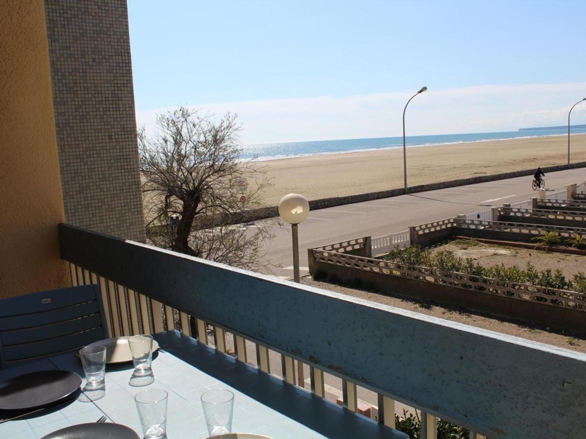 2 Pieces Proche Plage, Balcon, Parking - Fr-1-229c-107